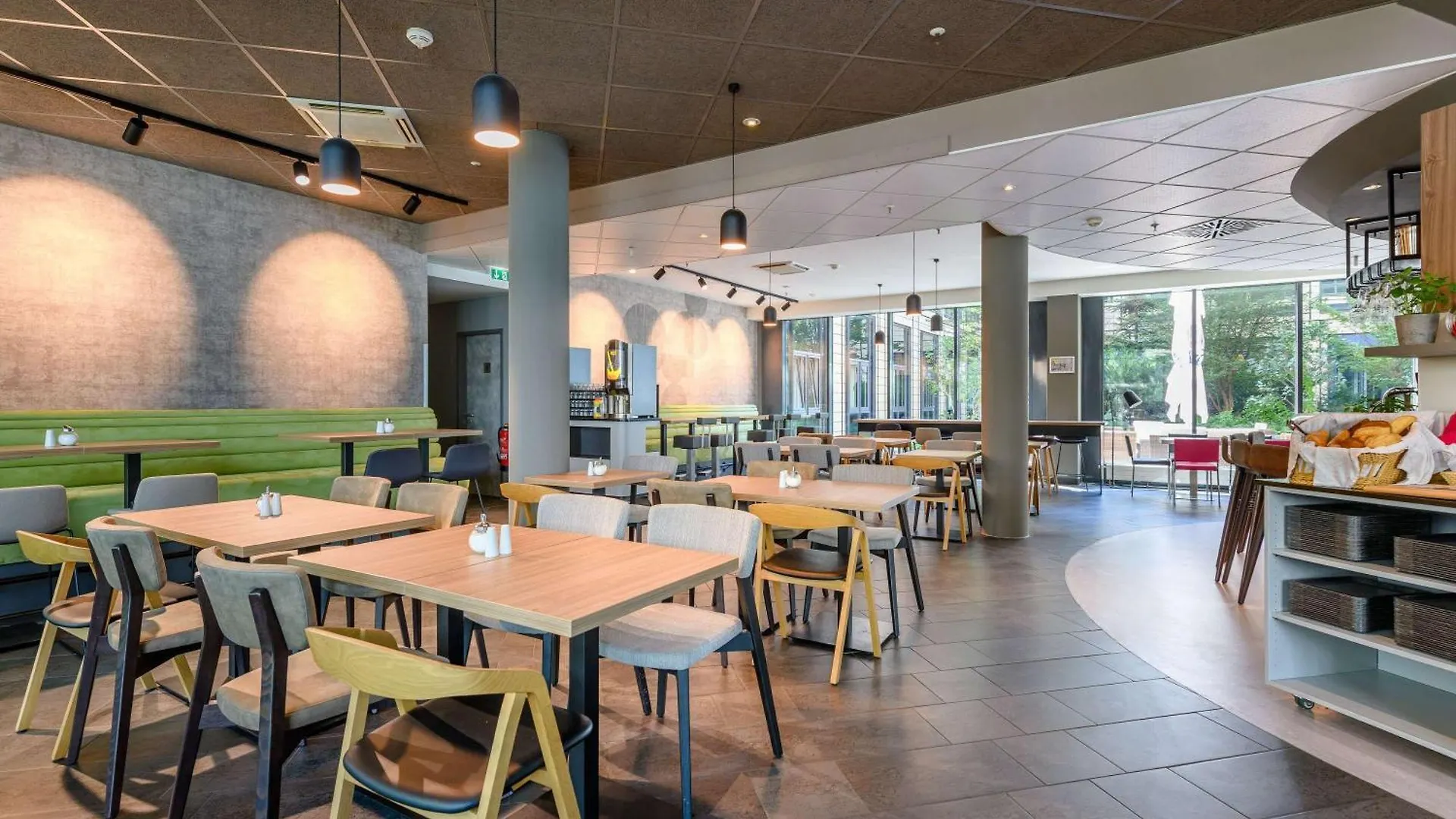 Novotel Suites Muenchen Parkstadt Schwabing 4*, München
