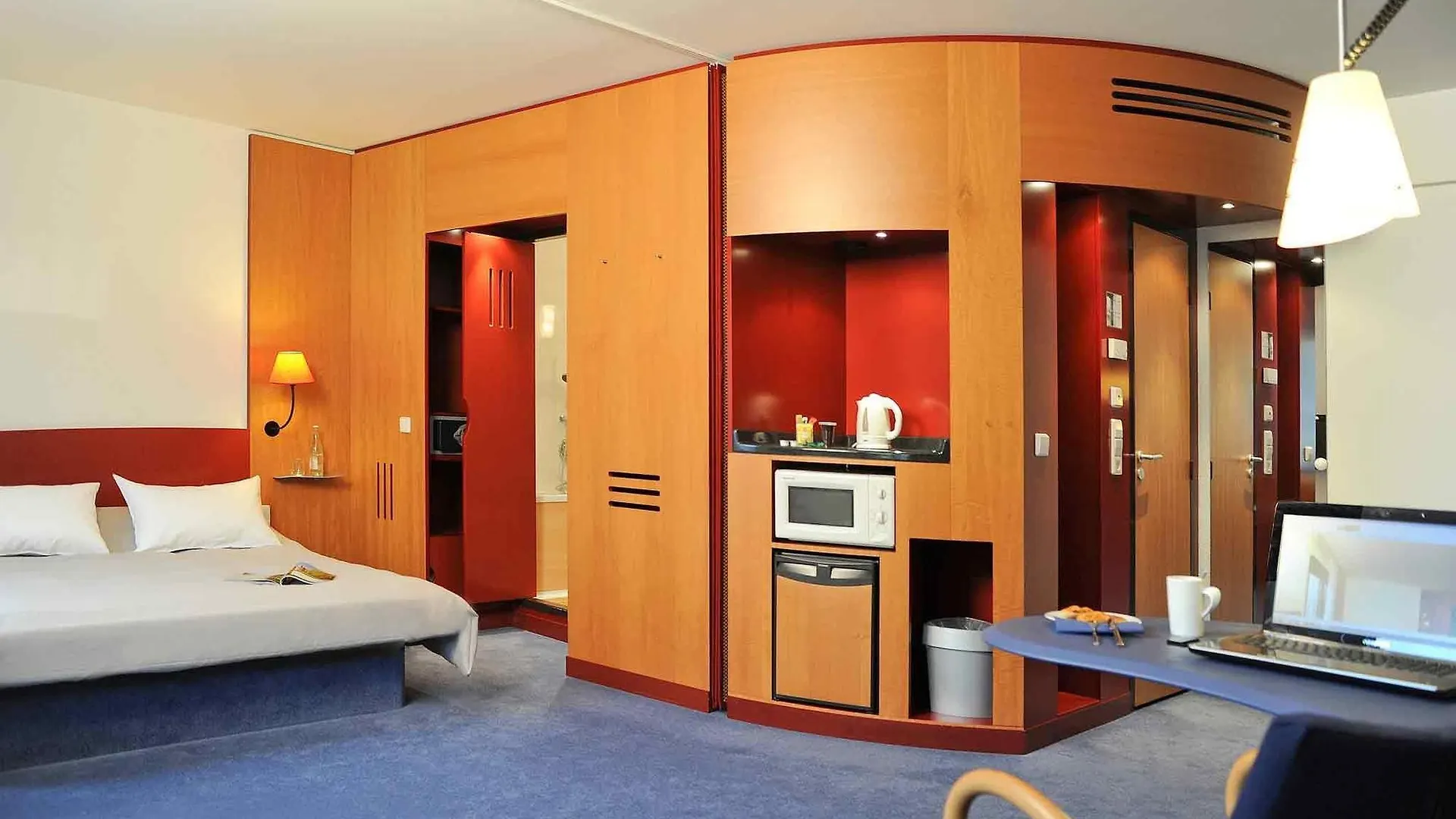 Novotel Suites Muenchen Parkstadt Schwabing 4*, München
